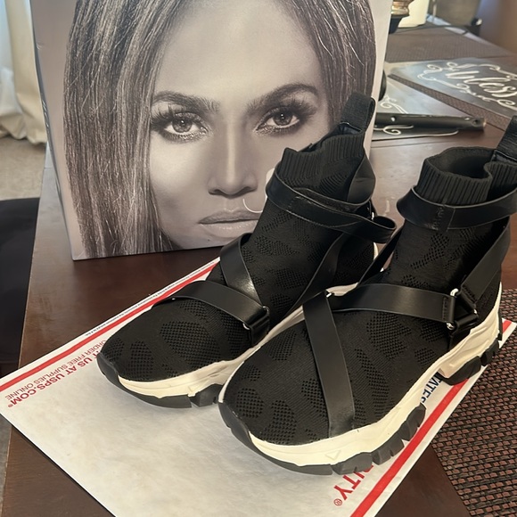Jennifer Lopez Black Sneakers - Picture 2 of 5